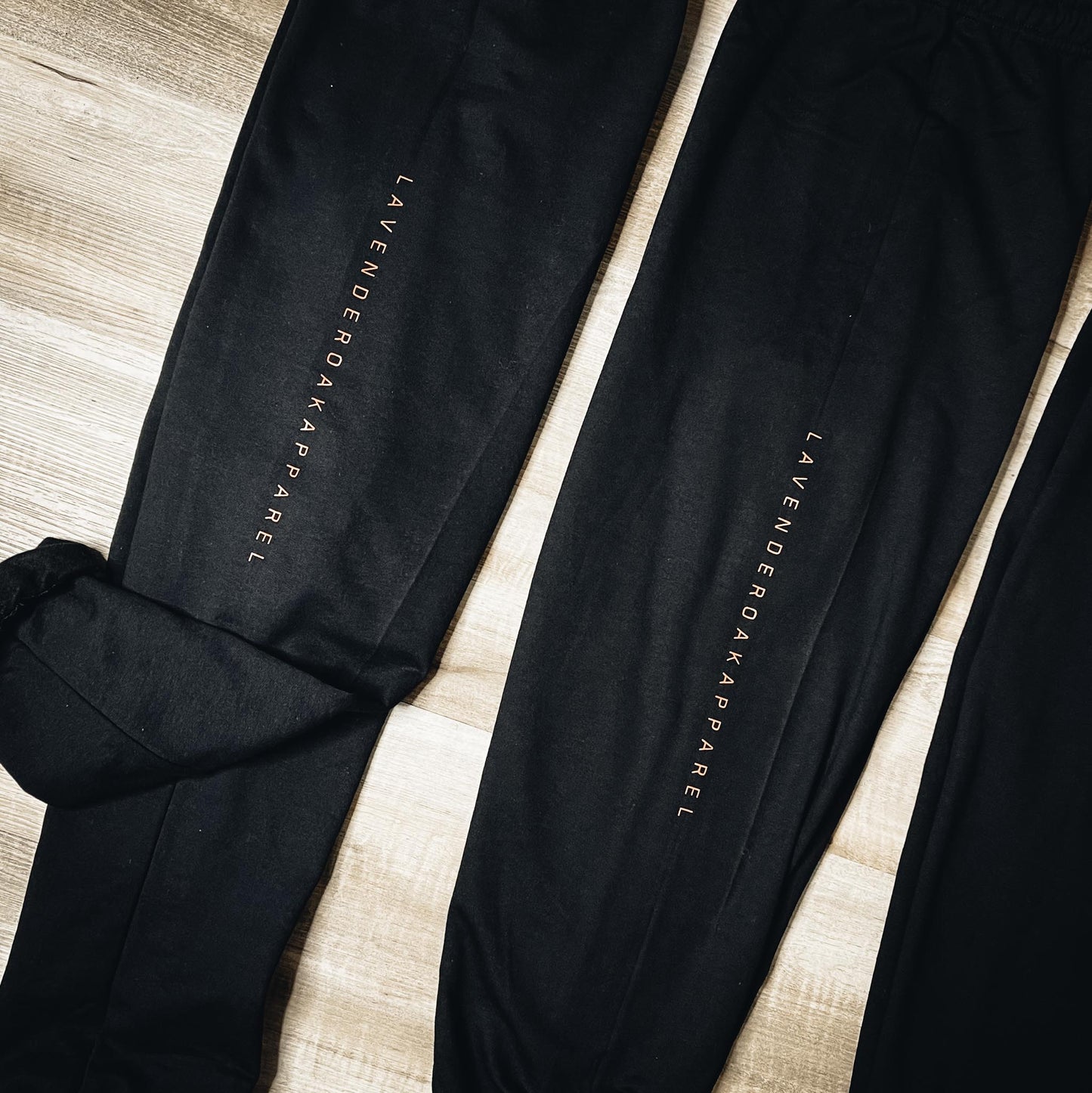 The Minimalist Mom Sweatpants