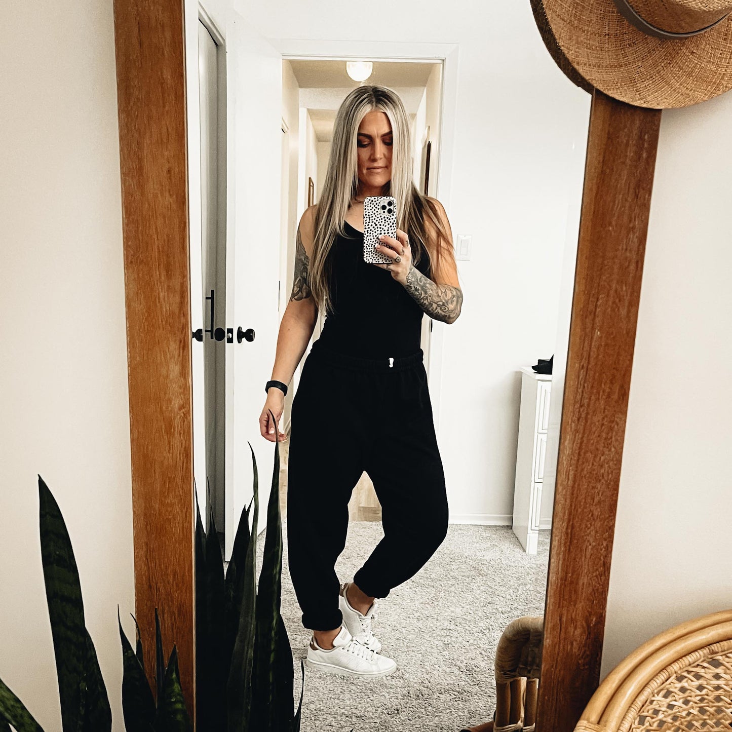 The Minimalist Mom Sweatpants